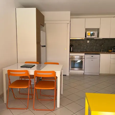 Apartment Anny Climatise Vue Avec Piscine Le Grau-du-Roi