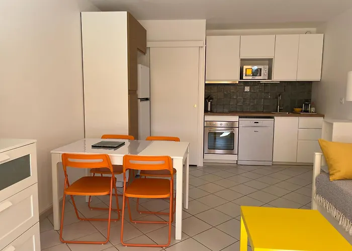 Apartment Climatise Vue Acces Direct Et Piscine Le Grau-du-Roi